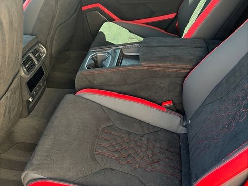Used 2024 Lamborghini Urus Performante AWD/4WD image 13
