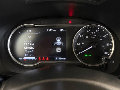 Used 2024 Nissan Versa SV w/ Trunk Package FWD image 18