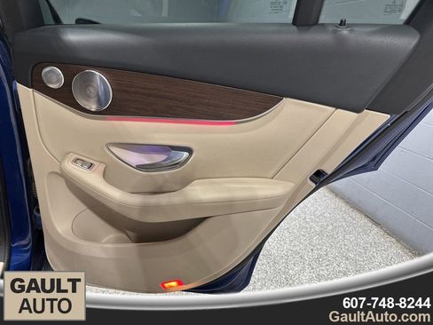 Used 2020 Mercedes-Benz GLC 300 GLC 300 image 21