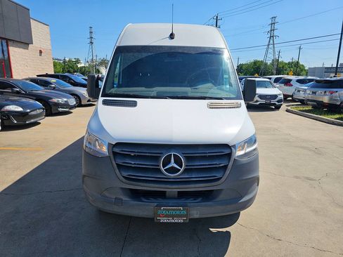 Used 2022 Mercedes-Benz Sprinter 3500 image 2