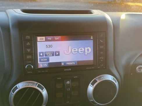 Used 2012 Jeep Wrangler Unlimited Rubicon w/ Connectivity Group image 15