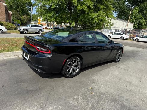 Used 2016 Dodge Charger R/T w/ Plus Group RWD image 4