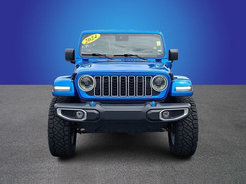 Used 2024 Jeep Wrangler Unlimited Sahara AWD/4WD image 2