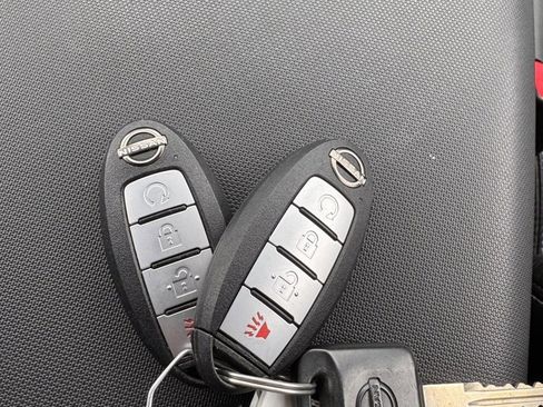 Used 2024 Nissan Frontier SL w/ Technology Package image 31