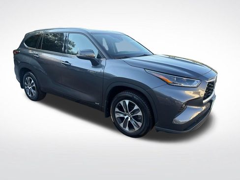 Used 2021 Toyota Highlander XLE AWD/4WD image 8