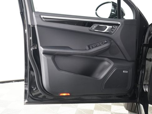 Certified 2023 Porsche Macan S AWD/4WD image 20