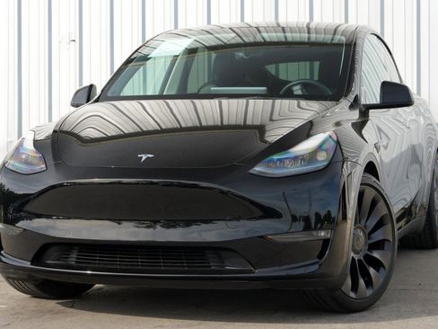 Used 2021 Tesla Model Y Performance image 3