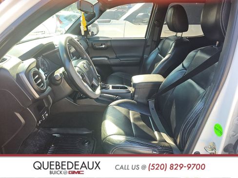 Used 2017 Toyota Tacoma TRD Sport image 13