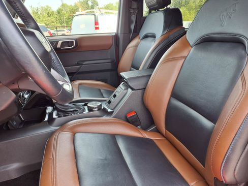 Used 2024 Ford Bronco Outer Banks w/ Sasquatch Package AWD/4WD image 3