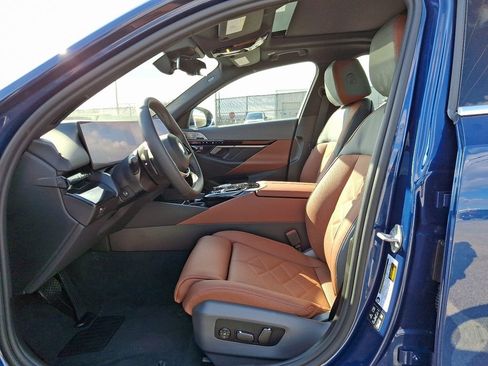 Used 2025 BMW 530i xDrive w/ Premium Package AWD/4WD image 12