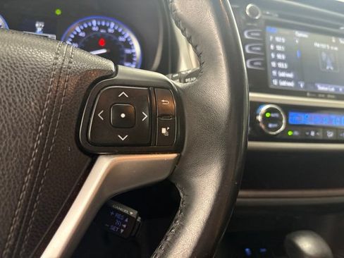 Used 2016 Toyota Highlander XLE FWD image 21