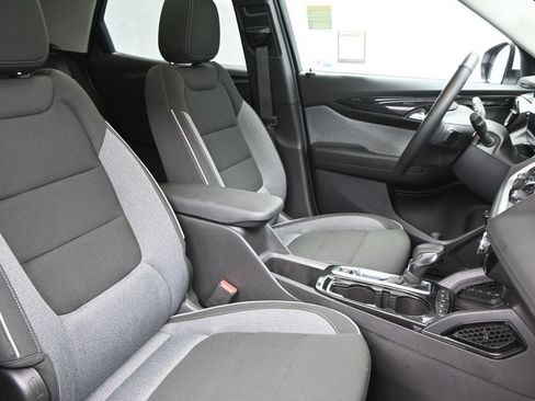 Used 2025 Chevrolet TrailBlazer LT w/ Convenience Package AWD/4WD image 33