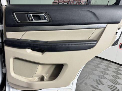 Used 2019 Ford Explorer XLT w/ Equipment Group 202A AWD/4WD image 44