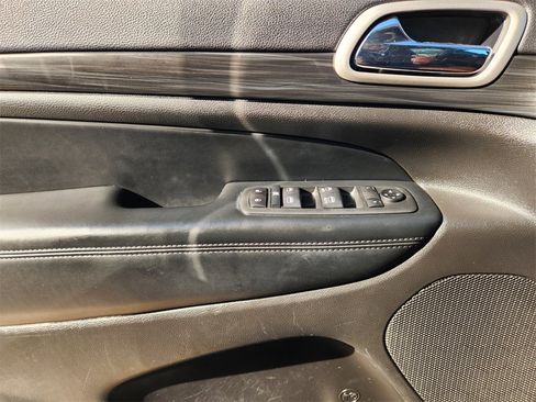 Used 2020 Jeep Grand Cherokee Laredo image 25