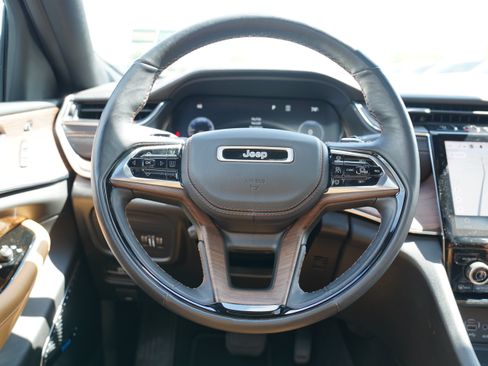 Used 2023 Jeep Grand Cherokee Summit w/ Adv Protech Group IV AWD/4WD image 18