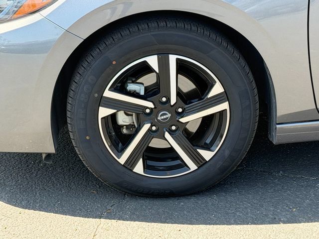 Used 2024 Nissan Sentra SV FWD image 11