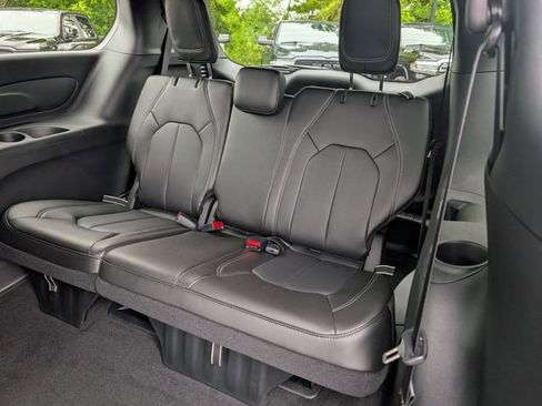 New 2027 Chrysler Pacifica Select FWD image 24