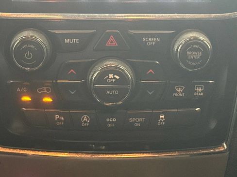 Used 2022 Jeep Grand Cherokee Limited AWD/4WD image 17
