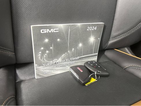 Used 2024 GMC Yukon AT4 image 42