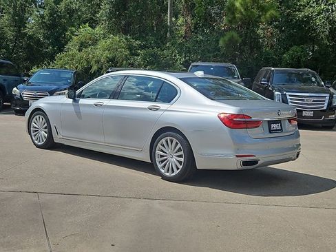 Used 2019 BMW 740i w/ Cold Weather Package RWD image 8