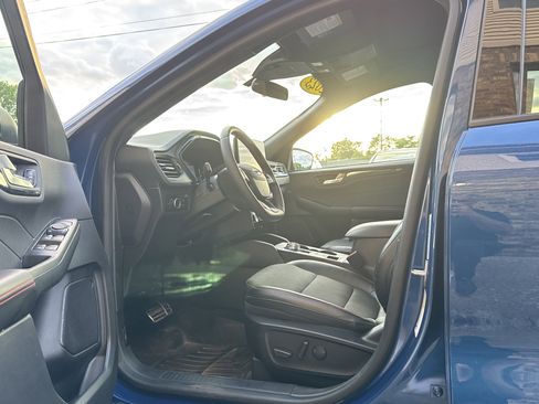 Used 2023 Ford Escape ST-Line w/ Tech Pack #1 AWD/4WD image 8