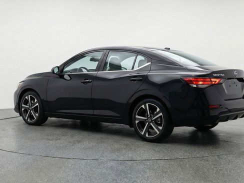 Used 2025 Nissan Sentra SV image 6