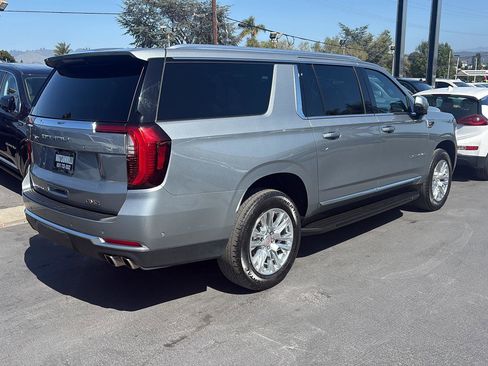 Used 2025 GMC Yukon XL Denali AWD/4WD image 3