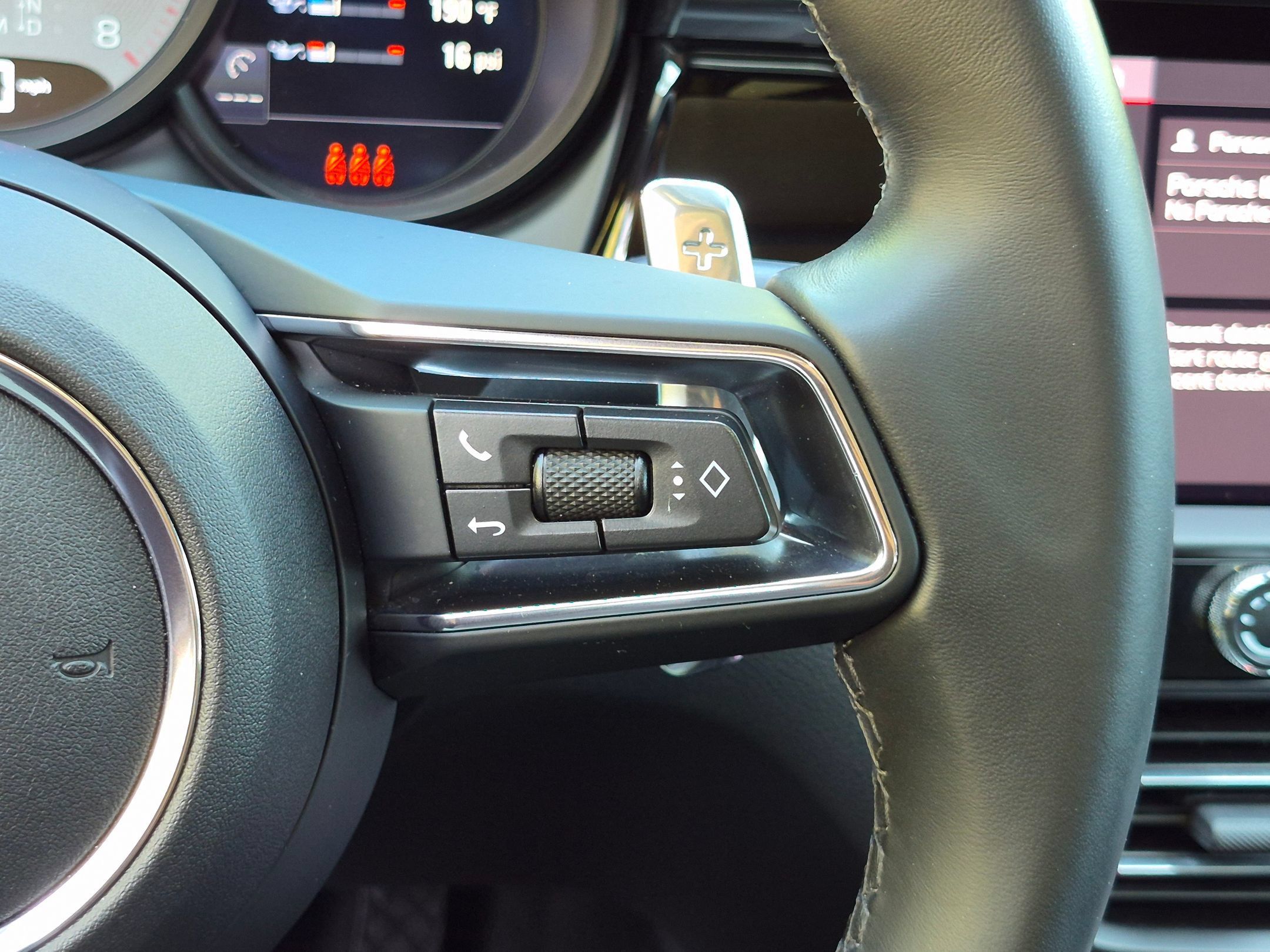 Certified 2024 Porsche Macan S AWD/4WD image 10