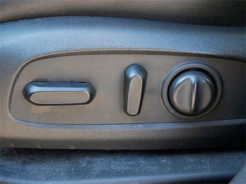 Used 2021 Chevrolet Equinox Premier image 17