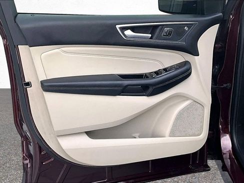 Used 2019 Ford Edge Titanium image 19