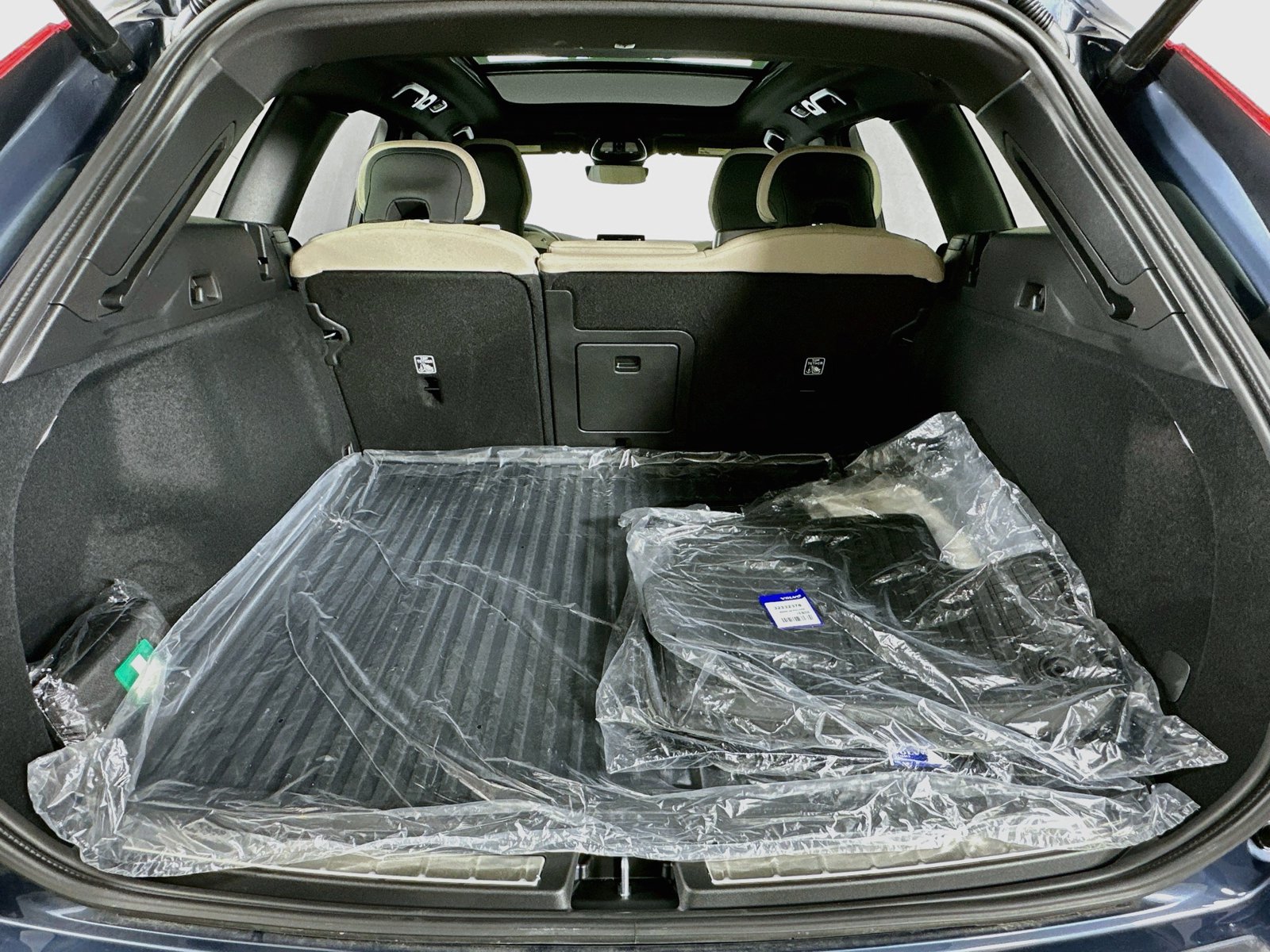 Certified 2026 Volvo XC60 B5 Plus w/ Protection Package Premier AWD/4WD image 37
