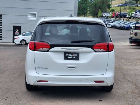Used 2020 Chrysler Voyager L FWD image 6