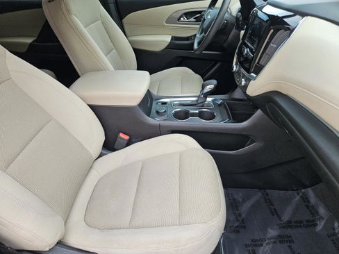 Used 2023 Chevrolet Traverse LS image 6