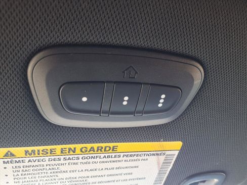 Used 2025 Chrysler Pacifica Limited FWD image 29