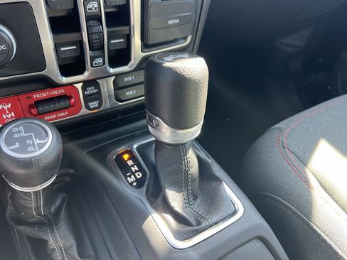 Used 2025 Jeep Wrangler Rubicon w/ Convenience Group image 26