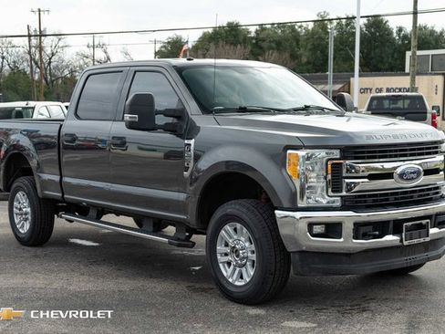 Used 2017 Ford F250 XLT w/ XLT Value Package image 3