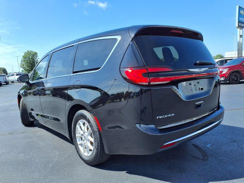 Used 2024 Chrysler Pacifica Touring-L FWD image 28
