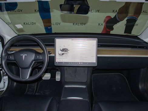 Used 2023 Tesla Model 3 Performance image 3