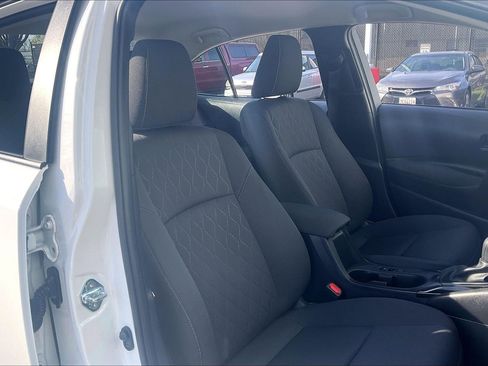 Used 2025 Toyota Corolla LE image 9