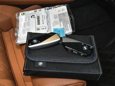 Used 2023 BMW X7 xDrive40i w/ Executive Package image 96