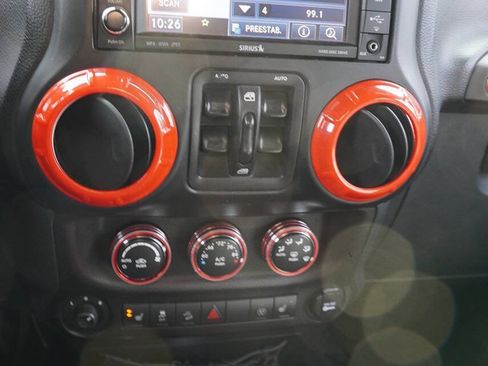 Used 2013 Jeep Wrangler Unlimited Sahara w/ Connectivity Group AWD/4WD image 24