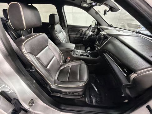Used 2023 Chevrolet Traverse Premier image 28