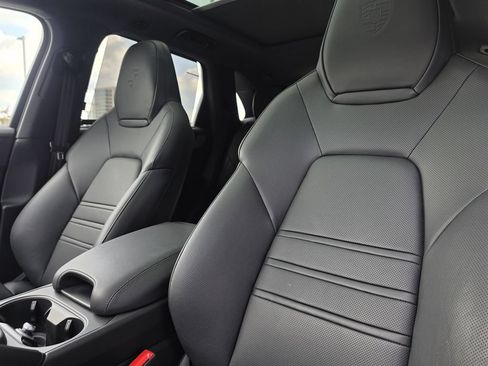 Certified 2026 Porsche Cayenne E-Hybrid AWD/4WD image 5