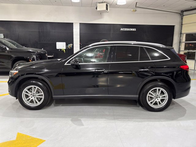 Used 2023 Mercedes-Benz GLC 300 4MATIC image 2