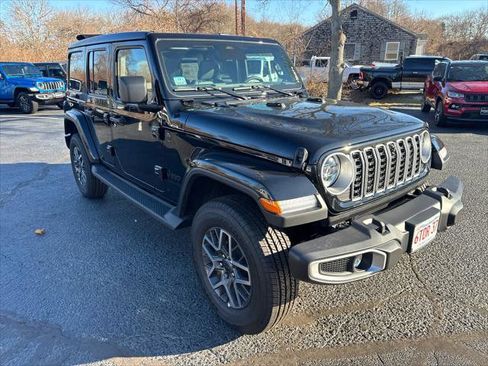 Certified 2025 Jeep Wrangler Unlimited Sahara image 1