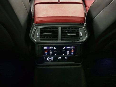 Used 2022 Lamborghini Urus AWD/4WD image 27