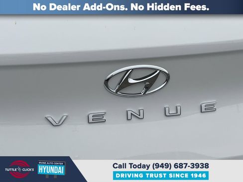 Certified 2025 Hyundai Venue SEL image 8