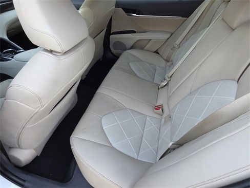 Used 2019 Toyota Camry XLE image 9