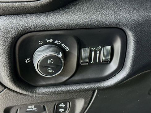 Used 2019 RAM 1500 Laramie AWD/4WD image 14