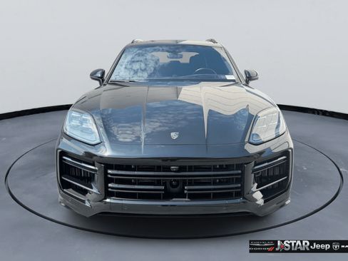 Used 2026 Porsche Cayenne Turbo w/ Technology Package AWD/4WD image 2